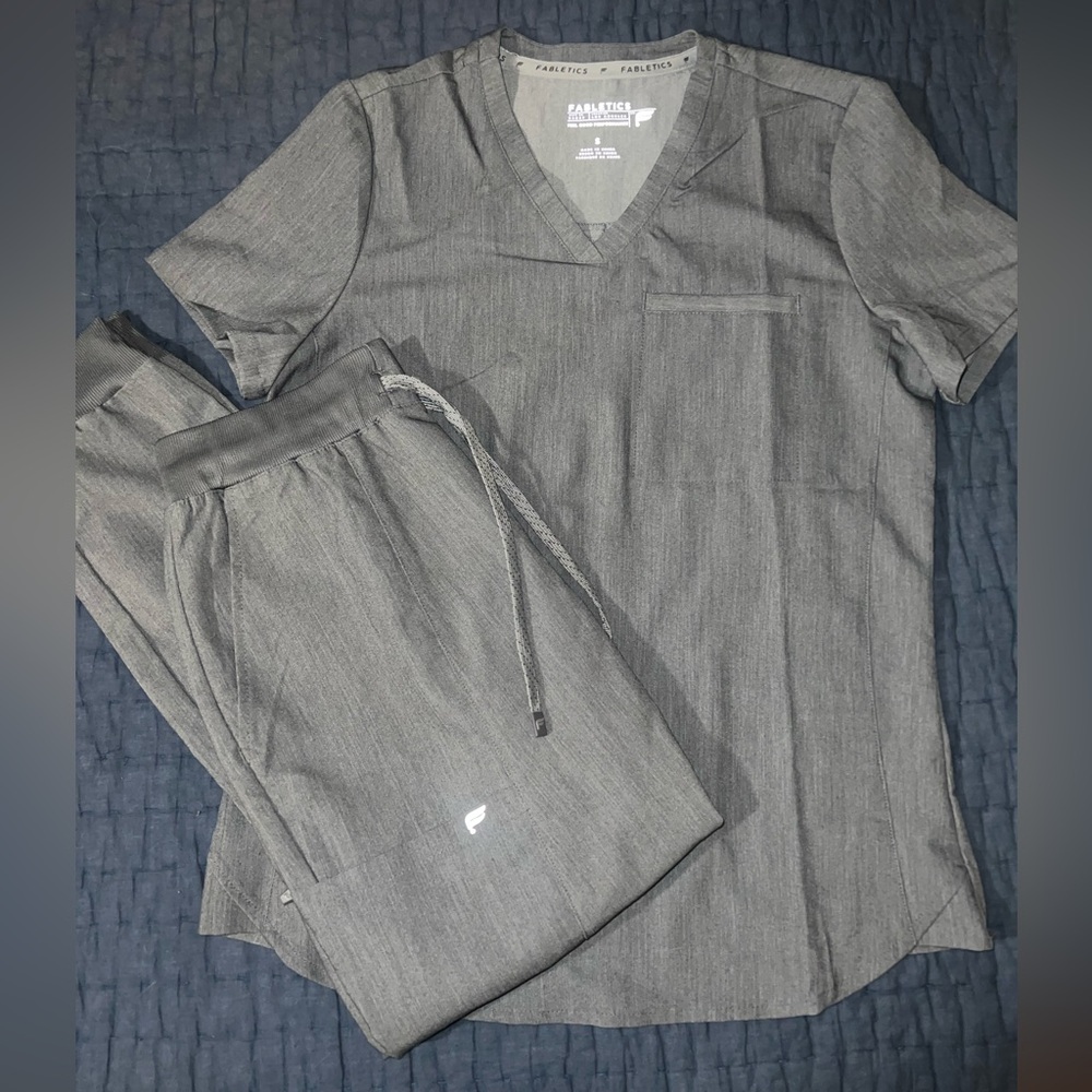 Fabletics Heather Gray Scrub Set - Small EUC!
